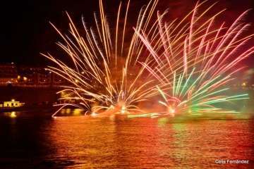 Los fuegos de Melenara, una explosión de color (Foto Celia Fernández)